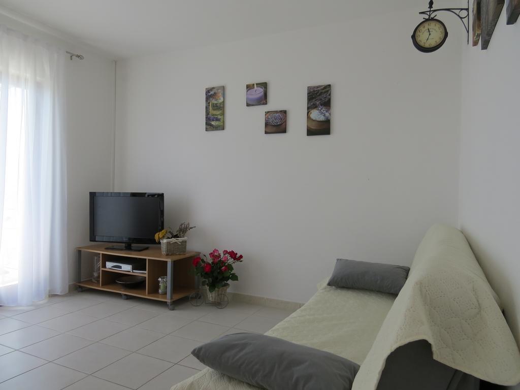 Apartments Lovric - 30 Meters To The Beach Trogir Exterior photo