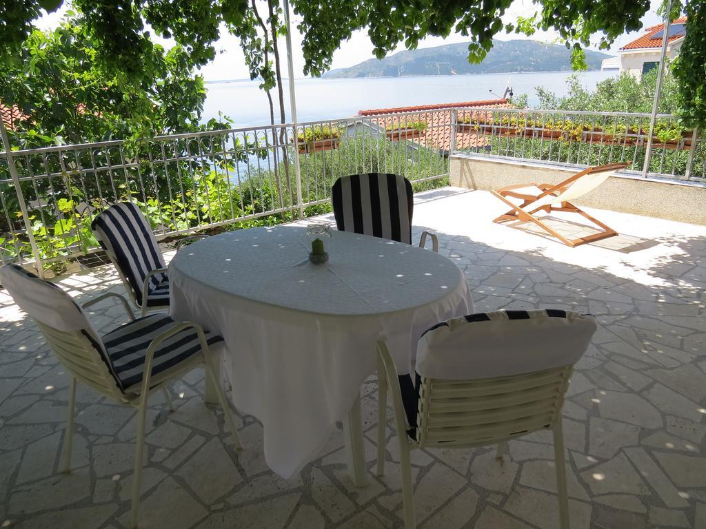 Apartments Lovric - 30 Meters To The Beach Trogir Exterior photo