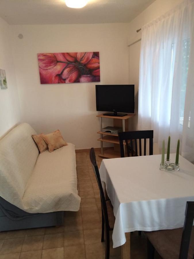Apartments Lovric - 30 Meters To The Beach Trogir Exterior photo